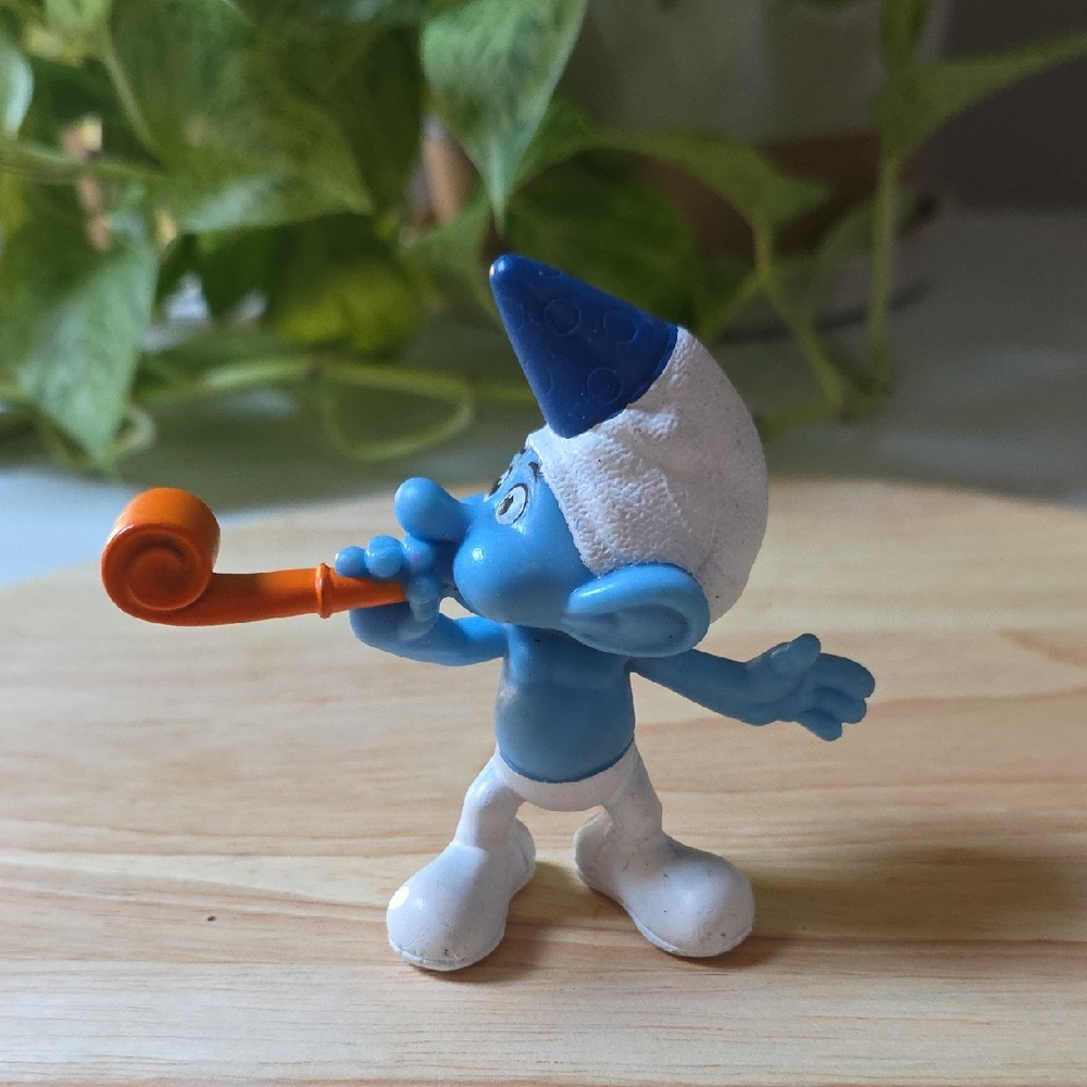 Party Planner 2013 McDonalds Smurf Figurine Toy with Blue Horn